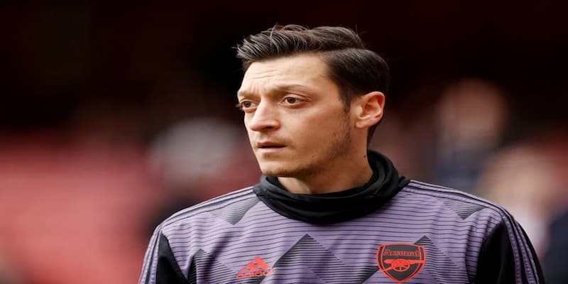 Soi kèo châu Á dựa trên thông tin của Mesut Ozil